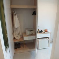 クローゼット、金庫と冷蔵庫。