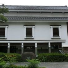 大きな、蔵の建物です。