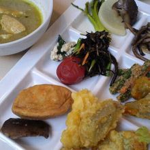 天ぷらが多かったかな？梅干しも。