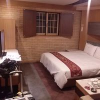 広いダブルベットです。テレビも大画面でした。