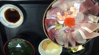 この金額で海鮮丼が‥