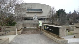 ナショナルモールに沿って有るので見学しやすい