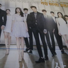 お店の大きなガラスがこのポスターでおおわれていました。