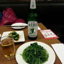 ピリ辛キューリ、空芯菜、台湾ビール（生）