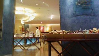 吹き抜けロビーの２階に・・是非！