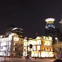 外灘からもすぐにホテルの王冠がみつかる