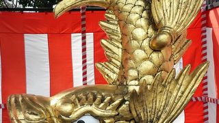 金の鯱に乗れます☆