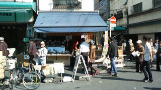 お手ごろ価格で独特のおにぎりが味わえる築地のお店