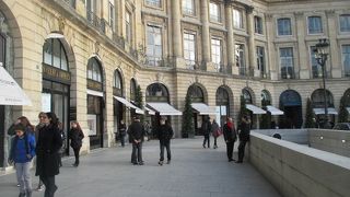 ヴァンクリーフ　アーペル　パリ　　インヴィジブルを開発した高級宝飾店