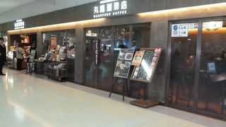落ち着いた店内