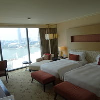 窓からはマーライオン