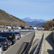 牧ノ戸峠から由布岳を望む