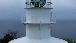 室戸岬の高台に立つ