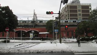 雪の関内駅