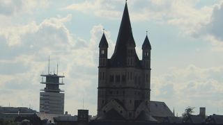 ロマネスク様式の教会