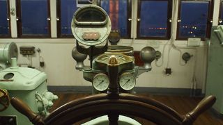 メカニカルさも魅力の氷川丸