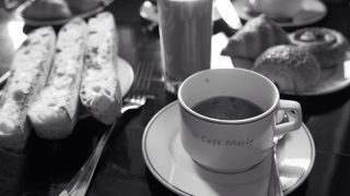 ルーブルで優雅に朝食