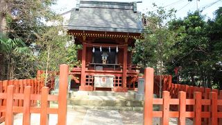 芥川龍之介の旧居跡が元鶴岡八幡宮ではなく、隣にあります。