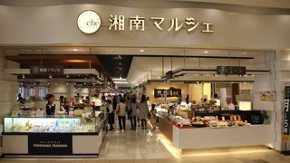 おしゃれなショッピングセンター