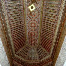 バビア宮殿の精密な美しさの天井部分