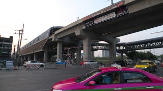 MRTペチャブリー駅からの連絡橋