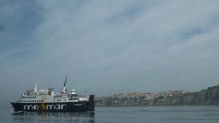 ポッツォーリは高速船から見えます♪