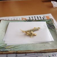 釣ったカワサギは宿のレストランが調理してくれました。
