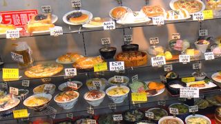 見るだけでも楽しい商店街