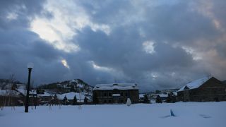 冬は深々と雪が積もって立ち入れない