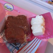 デザートの人形焼＆チーズも個包装なのがGood!
