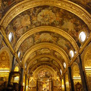聖ヨハネ大聖堂は黄金で素晴らしく、見応えがありました