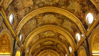 聖ヨハネ大聖堂は黄金で素晴らしく、見応えがありました