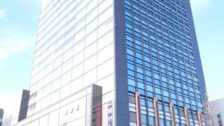 ビルの大きな劇場