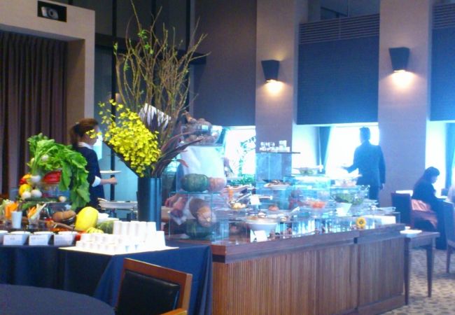 ビュッフェ+選べるメインで楽しめました