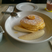 リコッタパンケーキ！バナナがのってます