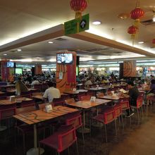 タイ料理中心にいろいろあります