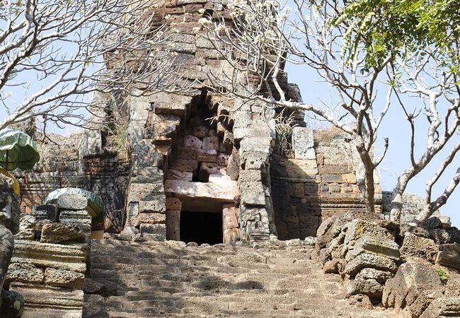 358段の階段を上る必要がある