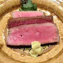 山葵で食べる和牛のステーキ