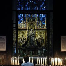 ちょっと暗いけど、聖母子のチャペルです。