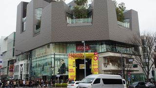 パンケーキの有名なBillsが入っています