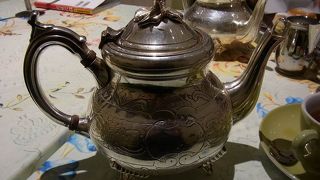 フォートナム＆メイスンの店内のカフェ。予約なしでもティータイムを楽しめます。