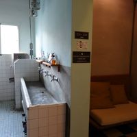 バックパッカーに嬉しい洗面所と洗濯スペース