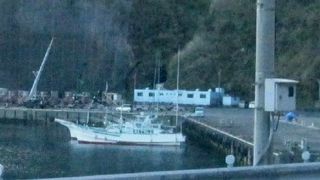 洞輪沢漁港に隣接し、末吉自治会により管理運営されているの温泉で、入浴料は無料です。