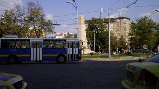 トロリーバスは旧ソビエト連邦諸国に良く走っているレトロ感溢れる乗り物だ。