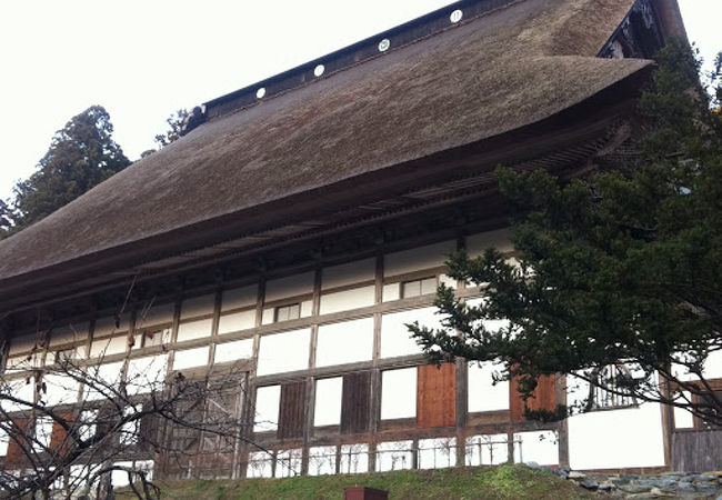 日本一の茅葺屋根のお寺