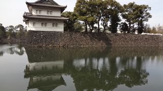 内桜田門橋とも呼ばれています。