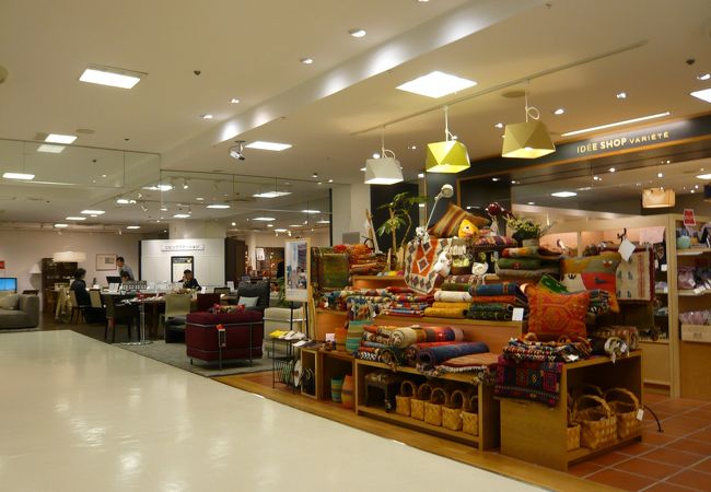 横浜そごうの中にある雑貨と家具のセレクトショップ