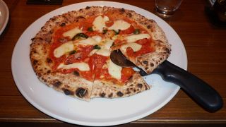 ナポリ風ピザのランチセットを