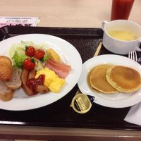朝食バイキング 。アサリの酒蒸しを中国人が大量に食べてた。