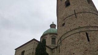 ネオニアーノ洗礼堂の隣がドゥオーモ